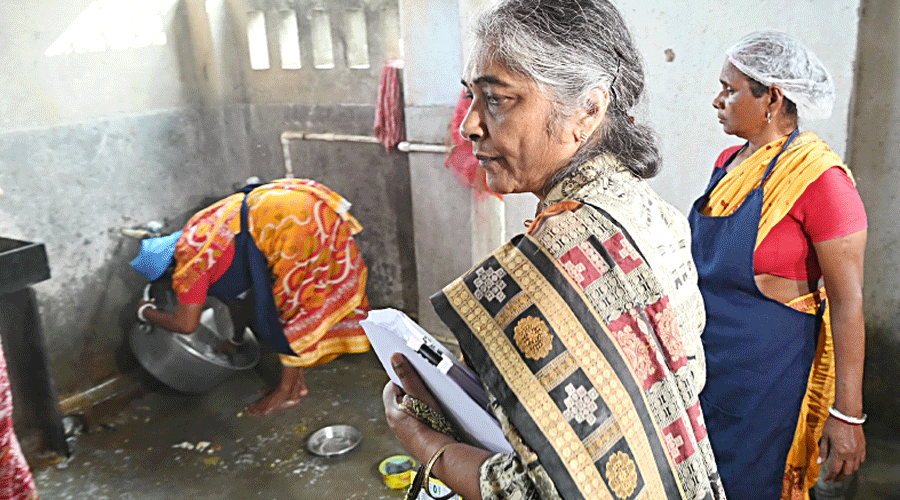 A member of the central team during an inspection of the midday meal scheme at Rajarhat in North 24-Parganas on Monday.