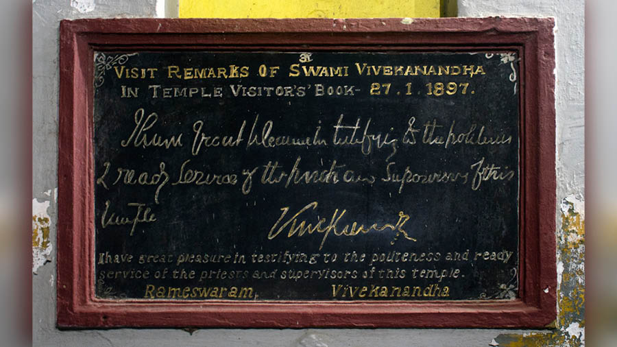 Plaque showing the Swami Vivekananda’s remark in Ramanathaswamy Temple’s visitors' book 