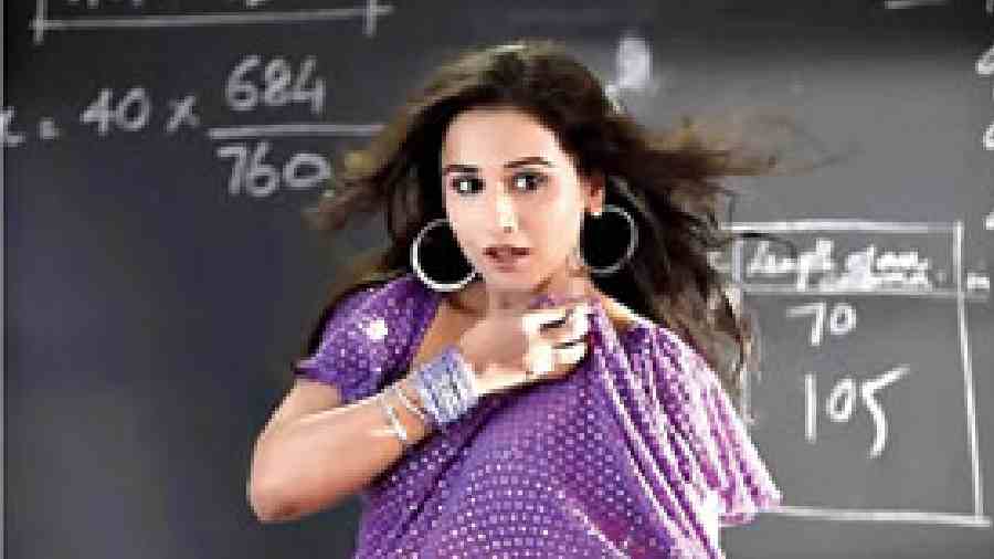 2011: Ooh la la: Call it an earworm or a pathbreaking song sung by Bappi Lahiri and Shreya Ghoshal in the movie The Dirty Picture, Ooh la la was one of the most requested songs in 2011. Vidya Balan’s hot aadayein and Naseeruddin Shah prancing around after her singing tu hai meri fantasy was a rage! 
