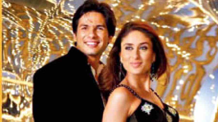 2007: Mauja hi mauja: 2007 was a year of mega hits with awesome albums — from Om Shanti Om to Saawariya to Jab We Met! Our pick of the year would be Mauja hi mauja not just because it became a party anthem that year, but also because it’s part of party playlists even today, 16 years later. The song from Jab We Met starring Kareena Kapoor and Shahid Kapoor became an overnight sensation. The Imtiaz Ali film turned out to be a superhit and Pritam’s compositions made this album one to remember. Not only did this Mika song become a hit — and has aged well too — the black top and harem pants worn by Bebo in the song became a fashion fave too!