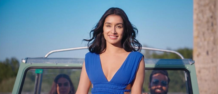 Shraddha looked absolutely stunning in the music video of the song composed by Pritam and written by Amitabh Bhattacharya. 