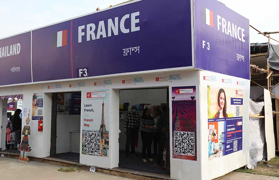 Alliance Française du Bengale, in association with the Book Office of the French Institute in India, is representing France at the Book Fair. From information about higher studies to enquiries on learning the language are entertained throughout the duration of the fair. The pavilion will also host activities like French demo classes, conferences, illustration workshops, book launches, and competitions. 