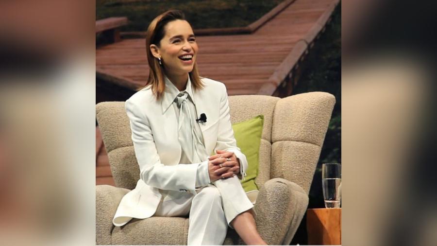 English girl Emilia Clarke can tie a good tie! The Khaleesi sure knows how to turn heads, and you can take a fashion leaf out of her book and opt for all-white or light pastel suit sets. These ensembles are smart buys and you can mix and match or style them according to your mood and office occasion — zhuzh it up with a bold lip or lose the tie for a more relaxed vibe 