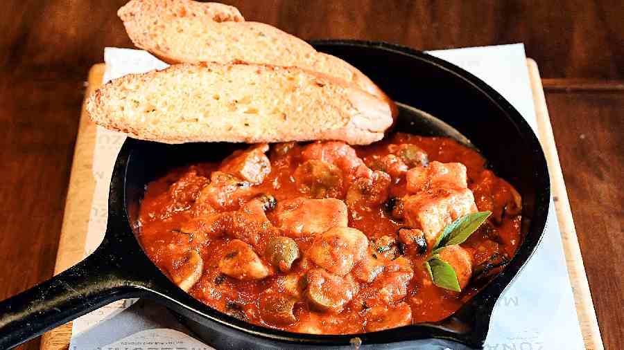 Skillet Mushroom, Quadro Formaggio: A hearty plate, this has smoked Bandel cheese, local Kalimpong feta with home-cured cottage cheese, and olives in a rich herby sauce with garlic bread on the side. 