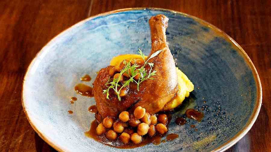 Robust Chicken Stew: A stellar recipe from the spice route, this has juicy chicken on the bone with a chickpea and black pepper gravy, pumpkin mash and some garlic toast on the side. A protein-packed plate for sure.