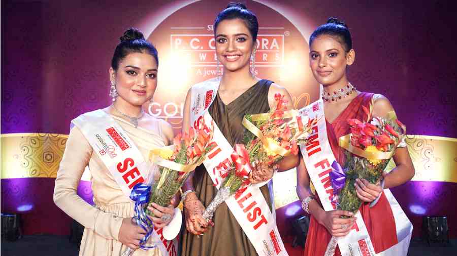 Semi-finalists from Durgapur: (L-R) Nandini Mukherjee, Ishani Chatterjee and Itu Bhattacharya