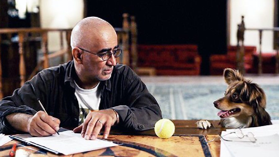 Jafar Panahi made 'Closed Curtain' in 2013 when he was placed under house arrest. The plot is of a screenwriter who lives a secluded, isolated life at his seaside home and whose life gets disturbed by a woman fleeing the police. Panahi secretly filmed the movie with a small crew at his own seaside home. 
