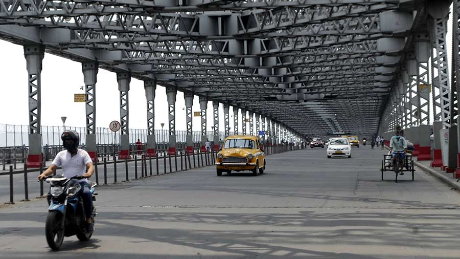 A glimpse of Howrah Bridge when traffic is light