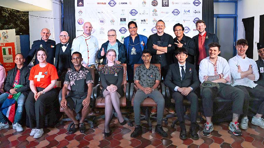 Plate Trophy round finalists with the judges and IIHM chairman Suborno Bose. (L-R) Ahmad ben hisham joma’ Thaher from Jordan, Gheanen Cyril Rudolph from Namibia, Kalina Yordanova from Switzerland, Brian Patrick Geros from Fiji, Amy Christina Fox Martin from South Africa, Selva Padiatchy from Mauritius, YooBin Myun from South Korea, Stiliyan Danielov Tsekov from Bulgaria, Matthew Albert from Ireland and Sugyan Thapa from Nepal.
