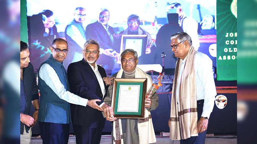 Pradip Majumdar (second from right), minister of Panchayat and Rural Development of Government of West Bengal, was felicitated by (l-r) Imran Zaki, Satyajit Bose and Br. Adolph Pinto of SJCOBA.