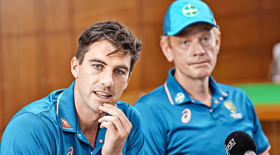 Australia captain Pat Cummins (left) at a news conference on Saturday in Bangalore with head coach Andrew McDonald ahead of the four-match Test series against India. The first Test starts in Nagpur on Thursday.