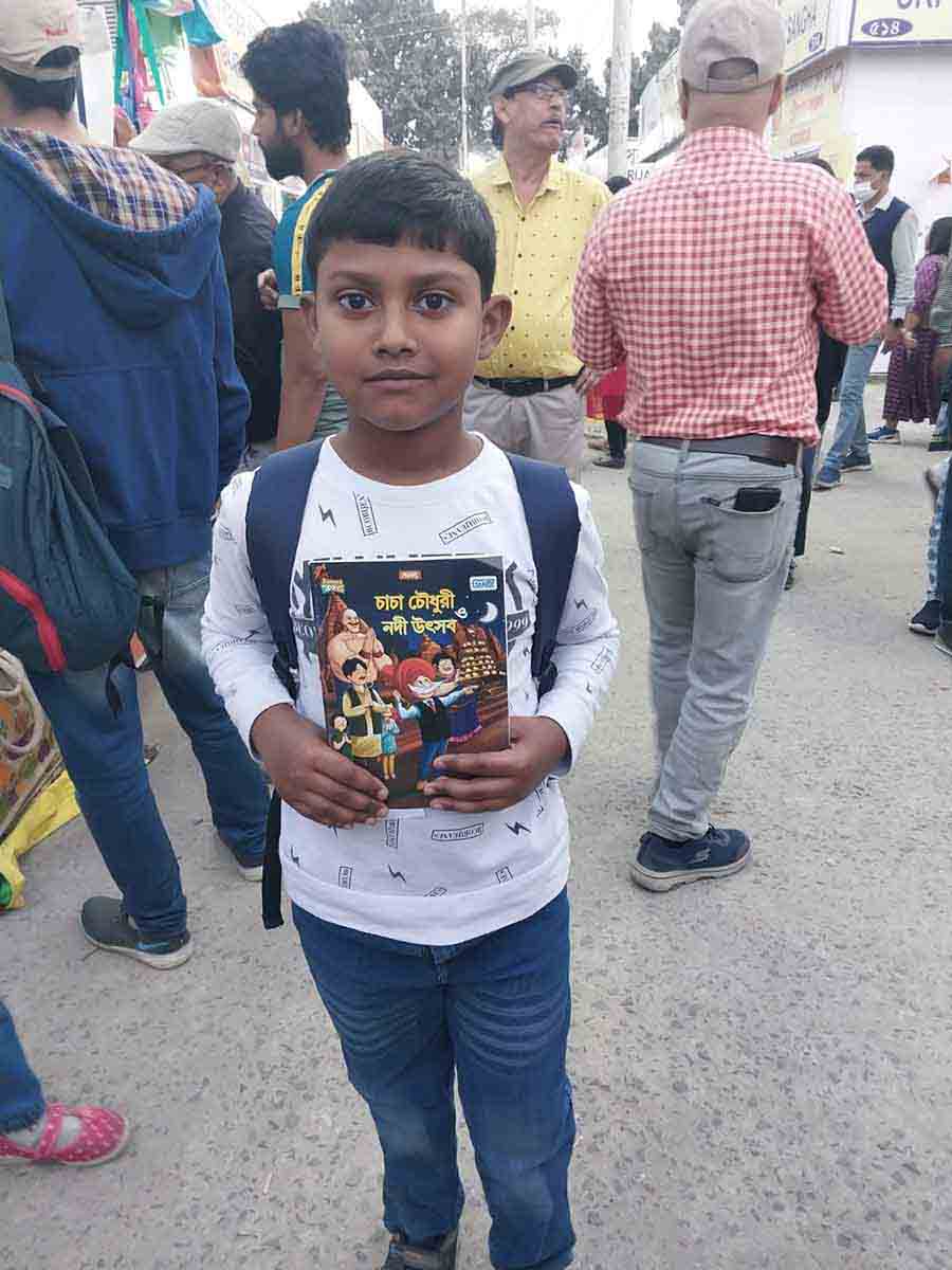 Arish Ghosh, a Class II student of Haryana Vidya Mandir, said, ‘I love reading story books on animals, but my favourite reads include the ones that talk about Rishi Aurobindo.’ The little one was accompanied by his father, who bought him ‘Chacha Chaudhary Nodi Utsav’