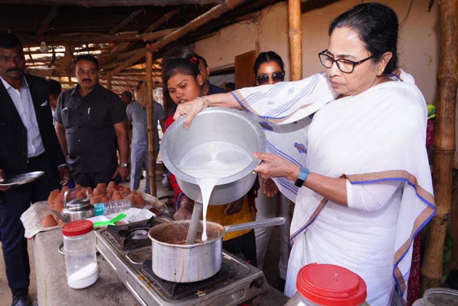 Chief minister Mamata Banerjee prepares tea at a stall run by a tribal woman in Santiniketan on Wednesday, February 1. The chief minister was on a three-day visit to Bolpur to review administrative work between January 30 and February 1