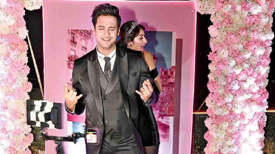 Nussrat Jahan and Yash Daasguptaa took their turn in the 360-degree spinning camera that was put together by Rishav Bapna of Cherry Tree.