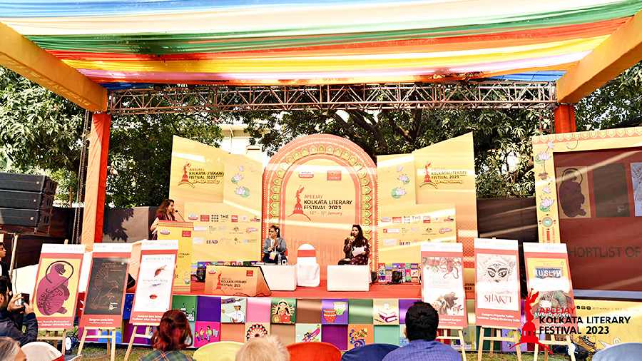 On the second day of AKLF the Oxford Bookstore Book Cover Prize announced the much-awaited shortlist for its eighth edition. A list of six book covers was chosen by the jury comprising Priti Paul, director Apeejay Surrendra Group, authors Shobhaa De and Kunal Basu, MP and author Shashi Tharoor and Alka Pande, museum curator, art historian and author. Pebble Monkey designed by Paramita Brahmachari, Memory Police by Leeza John, Birdwatching: A Novel by Bena Sareen, Invisible Empire by Ahlawat Gunjan, Shakti: An Exploration of the Divine Feminine by Priyanka Thakur and The Museum Vanishes by Antra, made it to the shortlist. The winner will be announced later this year