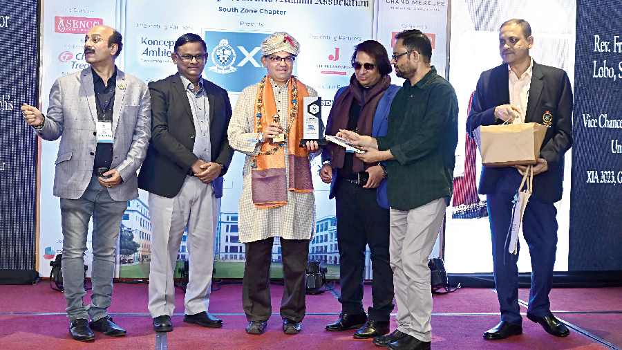 Guest of honour, Fr. (Dr) Victor Lobo SJ, vicechancellor, St. Joseph’s University, was felicitated.