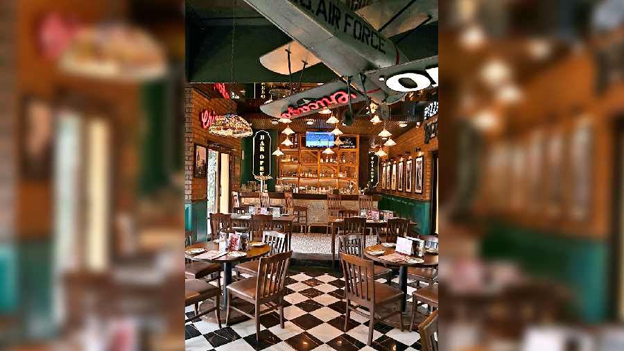 Enjoy the luscious menu with Uno’s soothing and aesthetic ambience with its old-school American interiors. We love the neon sign and checkered flooring