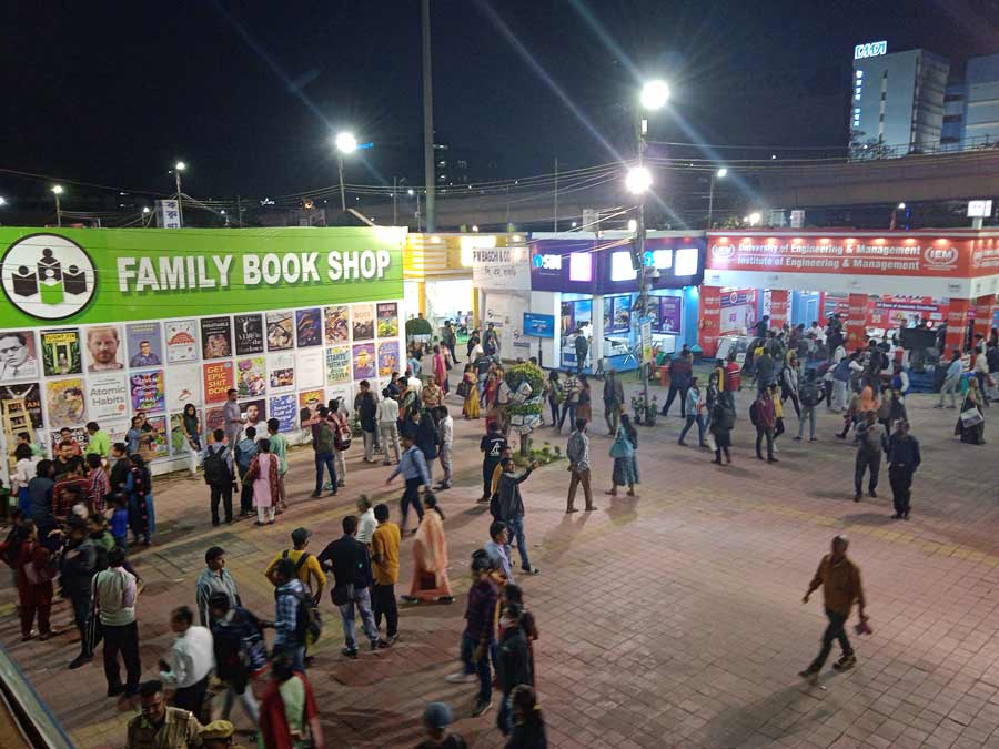 Book lovers continue to throng the 46th International Kolkata Book Fair on Monday, February 7. ‘Boi mela’ will continue till February 12
