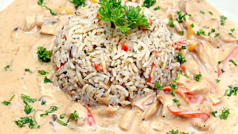The classic and old-school Chicken Stroganoff in a creamy mushroom gravy served with herb rice, is a perfectly comforting plate. 