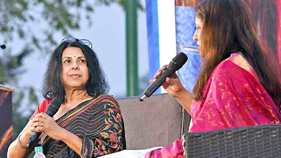 Indian-American author Chitra Banerjee Divakaruni took the stage on the third day of the literary extravaganza. The Palace of Illusions author was in conversation with Ankhi Mukherjee, an English and world Literature professor at Oxford University, regarding her latest release, Independence. Divakaruni held a captivating session, throwing light on the reasons behind Independence, the characterisation in her new book, her choice of female characters, the emphasis on Bengal and its culture in the book and much more. 