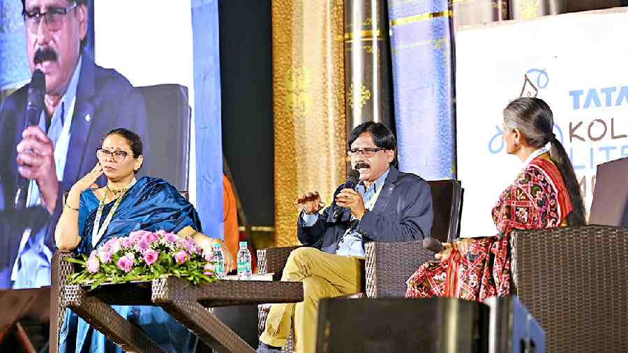 The JCB Prize Special session saw JCB Prize for Literature 2022 winner Khalid Jawed speaking on his book The Paradise of Food, with translator Baran Farooqi and Mita Kapur. Famed for his multi-layered prose, Jawed spoke on how he explores the deep recesses of the human psyche and base human feelings, in his books. He said, “The work of a genuine writer is never to just reflect what is in front of them. A real literary piece will always be existential.”