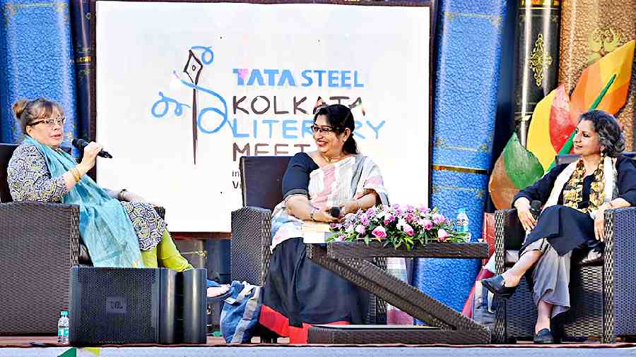 The 2022 International Booker Prize winners Geetanjali Shree and translator Daisy Rockwell joined Professor Debnita Chakravarti to discuss their book, Tomb of Sand. The discussion began with Shree mentioning why she was initially against the translation of the word reth (present in the original Hindi title, Reth Samadhi) as ‘tomb’. “I insisted, for some time, that the term does not do justice to what I’m trying to say. But one of the strongest arguments they had was that you know, there’s a certain sort of prejudice about literature coming out of the East. And if they have a word like ‘samadhi’ in the title people are going to think it is on Eastern meditation and so on, and they didn’t want that to happen with the book.” 