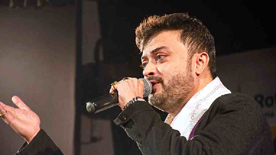 Tollywood actor and guest of honour Shaheb Chattopadhyay performed a Tagore song.