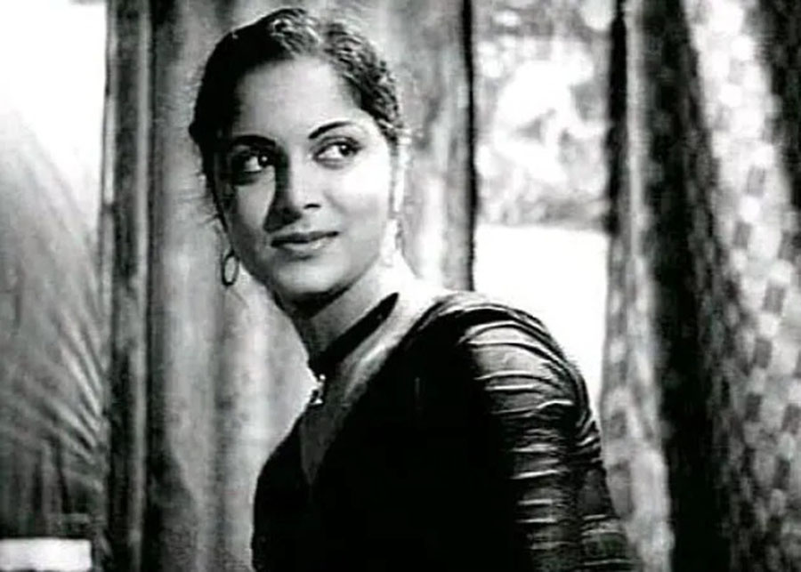 Waheeda Rehman plays Gulabo, a sex worker, in Guru Dutt’s Pyaasa (1957). She falls in love with a struggling poet and motivates him to publish his works.
