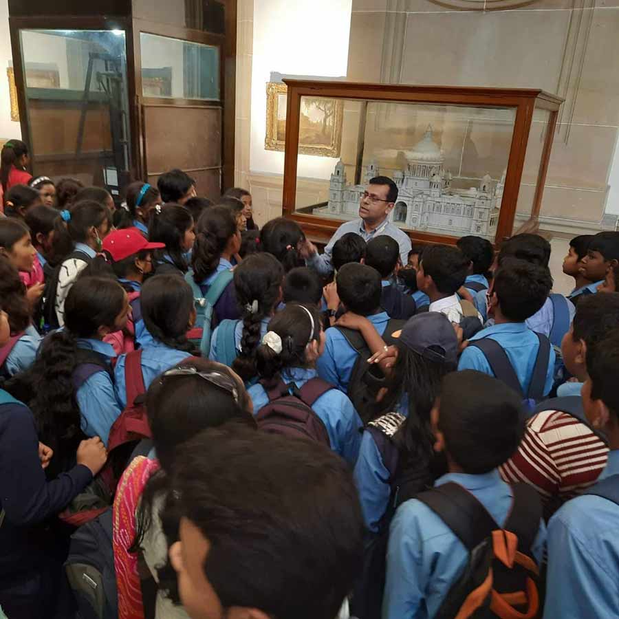 Students from Khukurdaha Iswar Chandra Maji Memorial High School, Panskura, Paschim Medinipur, on a guided tour of the museum at Victoria Memorial Hall on Wednesday    