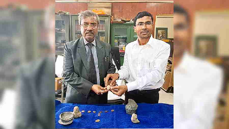 Samrat Munshi hands the antique objects to Biplab Roy, administrator general and official trustee of Bengal, on Wednesday