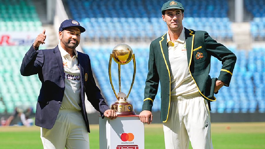 Captains Rohit Sharma and (right) Pat Cummins pose with the Border-Gavaskar Trophy on Wednesday, the eve of the first Test in Nagpur