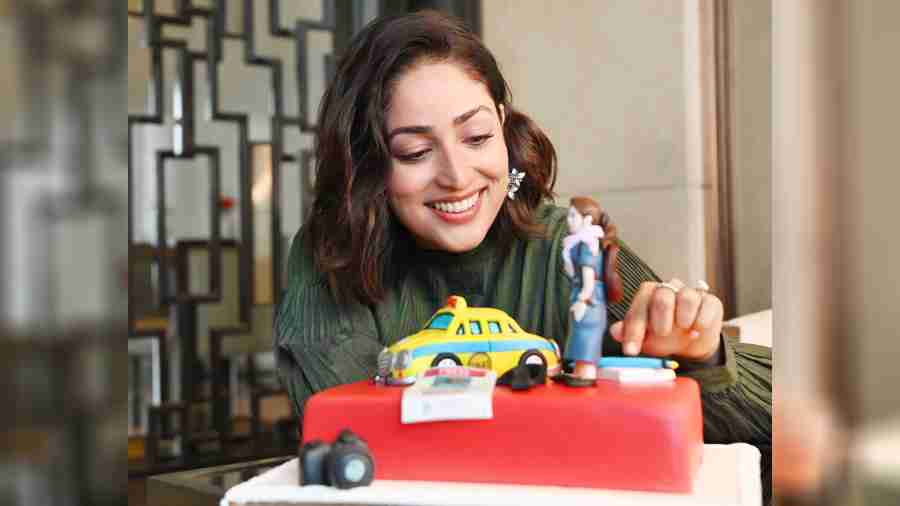 Yami with the Lost-themed cake, courtesy Flurys