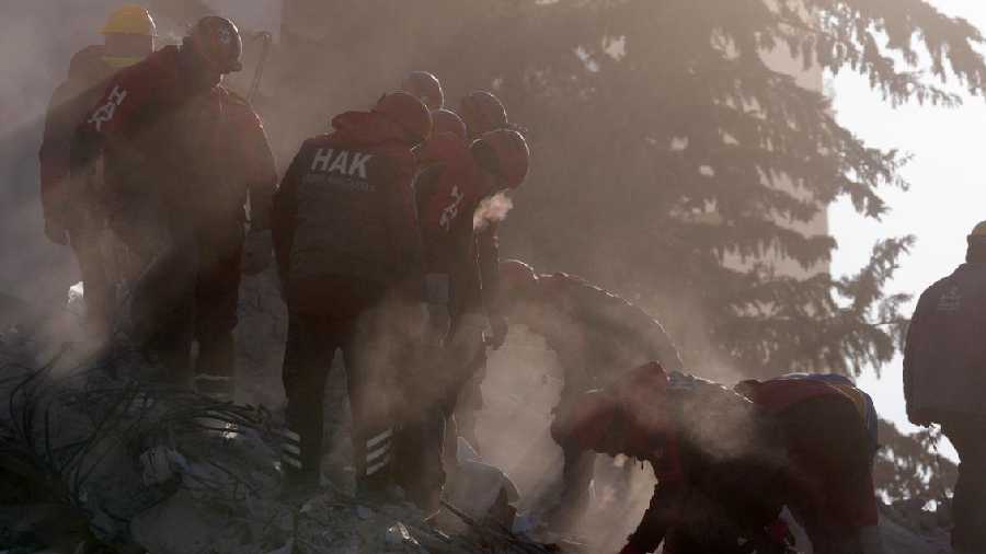 Rescuers looks for survivors beneath rubble of collapsed building in Turkey
