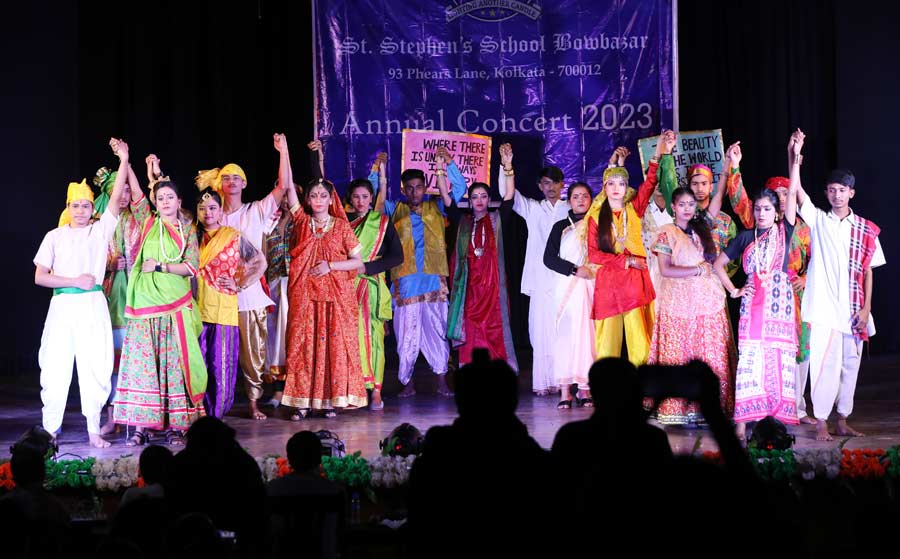 In the fashion show segment of the event, students wore traditional attires representing 28 states of the country depicting the theme of “unity in diversity”