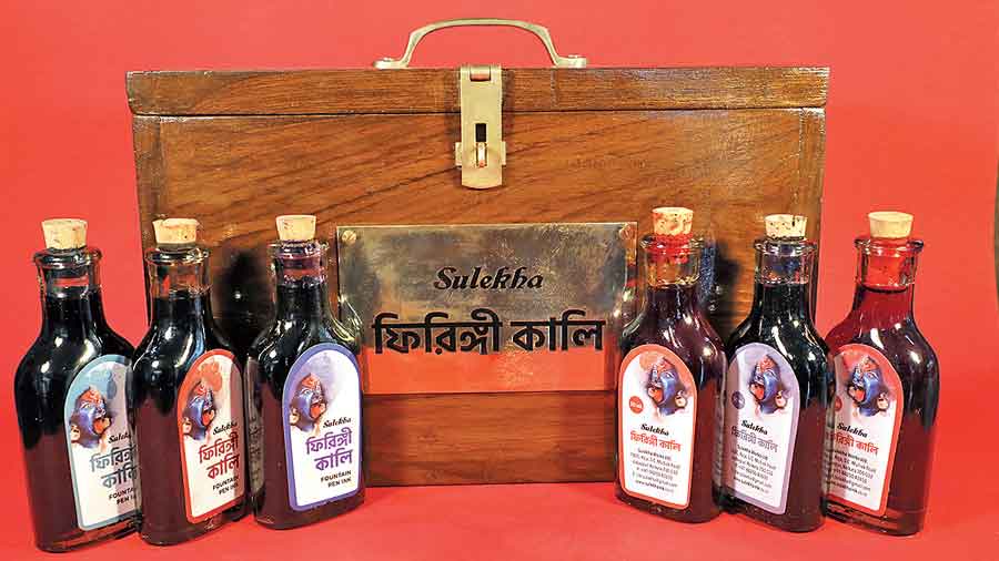 A teakwood box with ink in six pastel shades named Firingi Kali