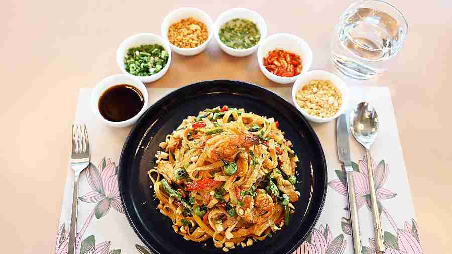 Seafood Pad Thai Noodles is served with an array of condiments to add to the dish. The flavours of this dish are centered around a sweetsavoury fusion — salty, nutty and with that slightly sweet sauce, it’s a treat for your taste buds.
