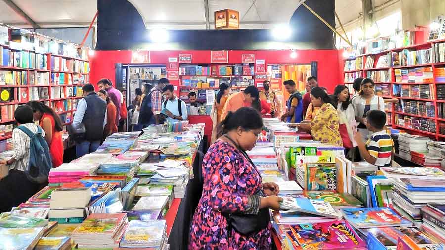 Book lovers crowd a stall at Kolkata Book Fair 2023