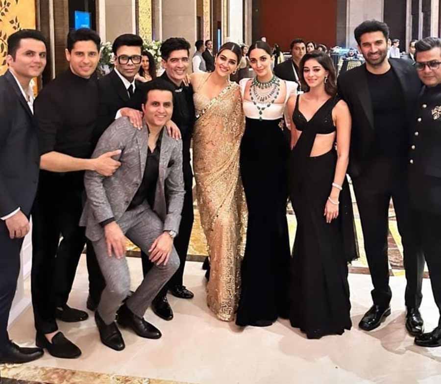 The star-studded evening saw Kriti Sanon, Aditya Roy Kapur, Karan Johar and Neetu Kapoor enjoying the party. Kriti was also seen in a golden shimmery sari. 