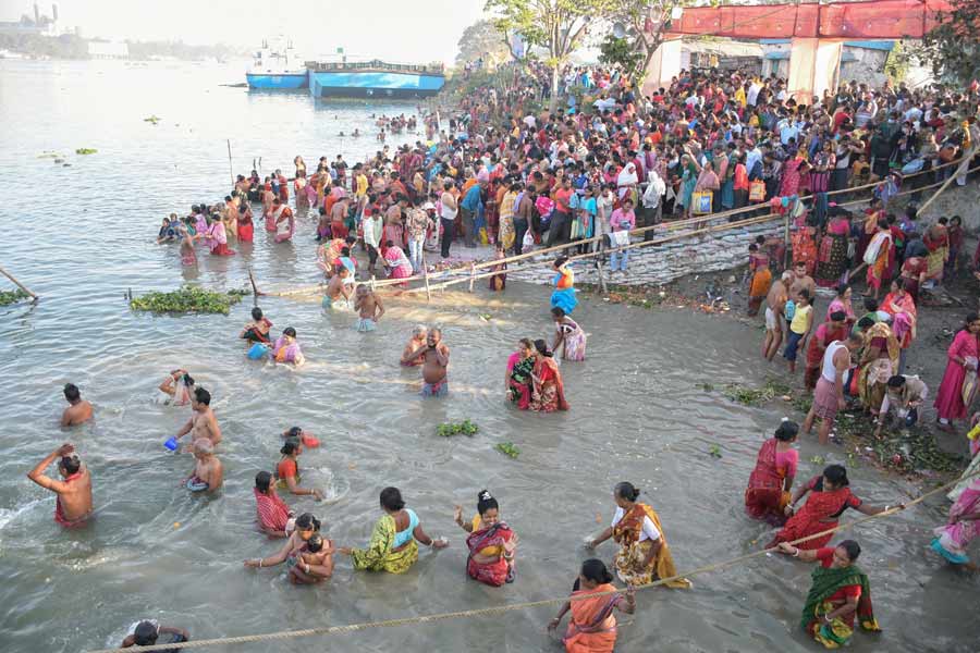 Devotees take a holy dip in the Hooghly during Banga Kumbh Mela at Kalyani, Nadia district on Monday. Triveni Sangam has a rich history of reverence in Hinduism as the place is the confluence of three mythological rivers. One can find multiple Ganga ghats, Shiva temples and ancient buildings with architectural terracotta in Tribeni. The three-day kumbh Mela began on February 12. Organisers expect around 5 lakh footfall. The Tribeni Kumbh Parichalana Samity and the Bansberia municipality organised the Kumbh Mela