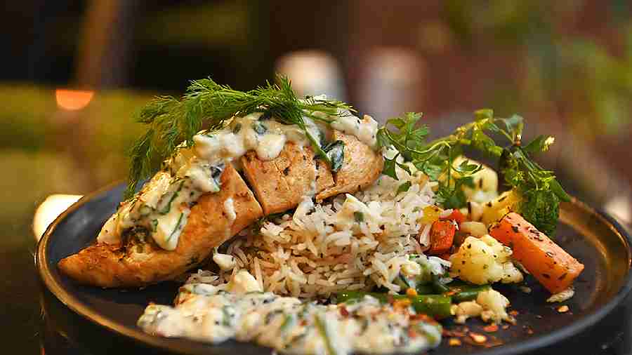 Florentine Cheese Stuffed Chicken is a classic French dish where chicken tenders are stuffed with melted cheese and spinach and served with herb rice and sautéed vegetables. Rs 299