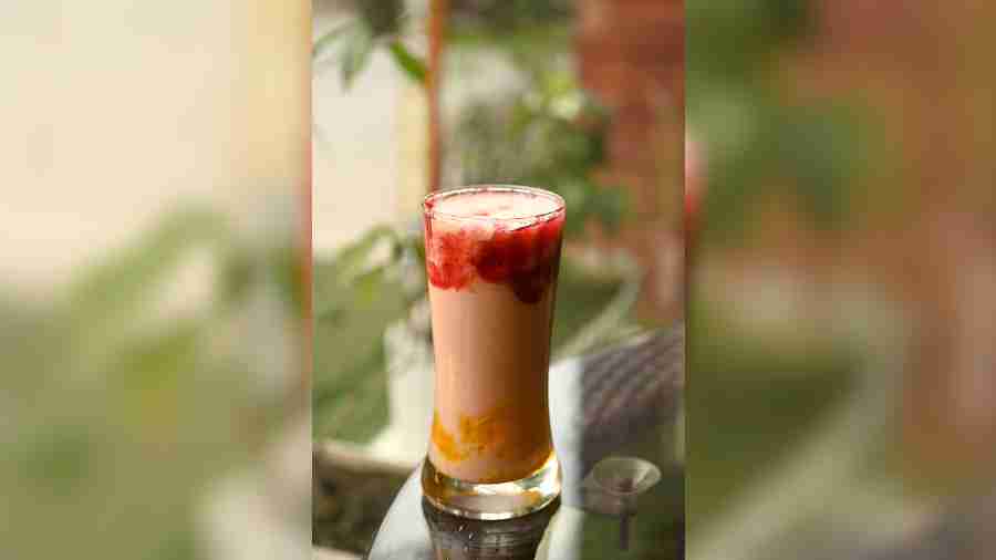 Fruit Punch is a concoction of four fruit crushes (mango, blueberry, pineapple and strawberry) blended with milk and ice-cream. Yum! Rs 169