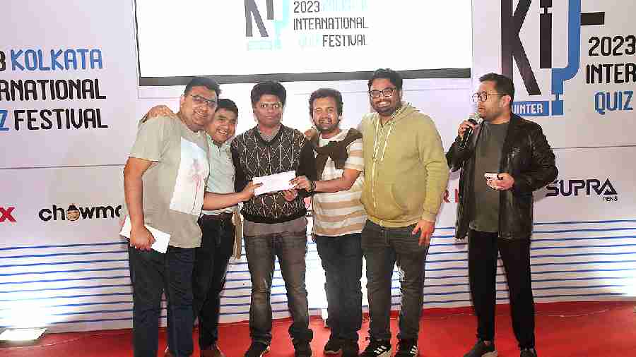 Winners of the food, fashion and lifestyle quiz, (l-r) Partha Sarathi Ghatak, Sounak Chakrabarti, Pritwish Datta, Sachin Deshpande and Debanjan Bose. “It was a fun quiz and we had a lot of fun sitting together as a team because we came from different parts of the country. It’s always great participating in KIQF,” said Partha