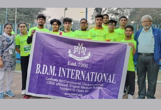 Organized by the Kolkata Police , the ‘Safe Drive Save Life’ (SDSL) Marathon took place on the morning of 12.02.2023. The participants enthusiastically assembled on the ground floor of the Rangers Club of Kolkata. More than 3000 runners from all across the city (particularly schools) participated in the event. Ten students of Std. XI from B.D.M. International marked their presence for the charismatic event. They assembled at the Gemstone building of the school at 05:00 A.M. sharp and were escorted to the venue by the teachers of the school. The marathon had different categories of running like the 21.1 km, 10 km and 5 km stretch. A total of Rs. 18 lacs of prize money was sanctioned by the organizer for the event. 