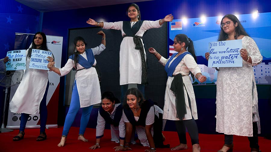 Students of Modern High School for Girls paid homage to river Ganga with a dance performance, urging people not to pollute it