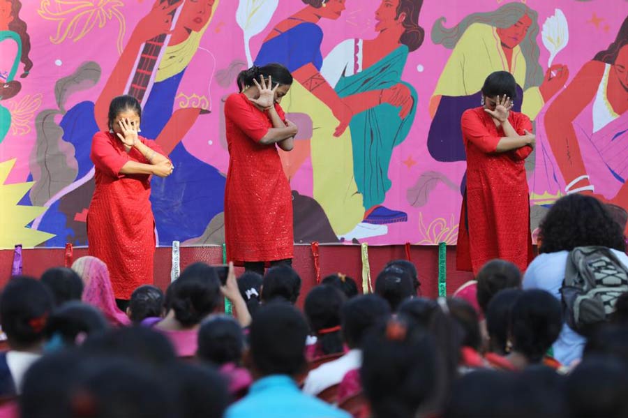 Debashree Bose Mukherjee along with her colleagues from Swayam put up a dance performance based on a poem by Kamla Bhasin. She mentioned, “I have been associated with Swayam for the past four years. The theme for our performance was violence against women and how many prejudices they have to face since childhood.” 