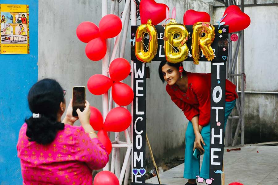 Apart from the cultural performances, a selfie booth was installed where visitors happily posed for photos