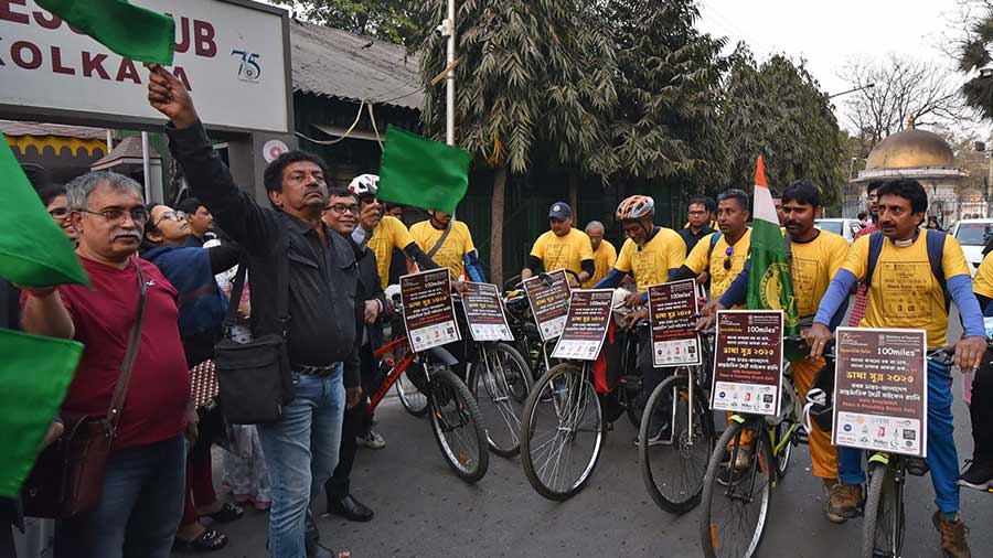 Filmmaker and cinematographer Gautam Ghose flags off the cycle tour