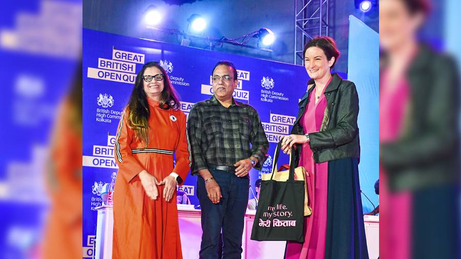 Special guests psychotherapist Minu Budhia (left) and filmmaker Arindam Sil (centre) went up on stage with British Deputy High Commissioner to India, Christina Scott, to give away the prizes.