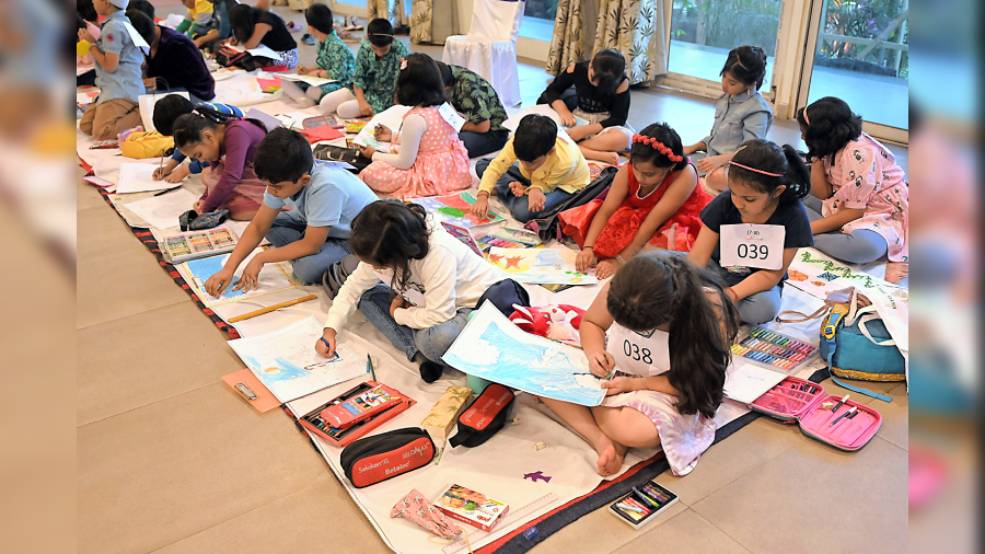 A sit-and-draw competition was also held to promote creativity among children.