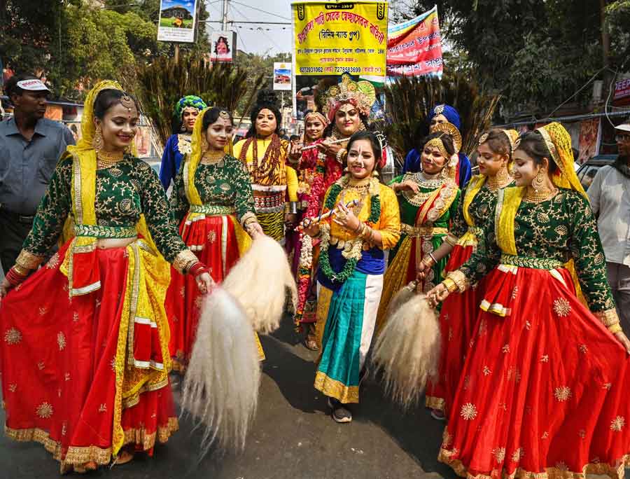 Artists participate in a religious procession organised by Bharat Sevashram Sangha to mark the occasion of founder Swami Pranavananda’s birth anniversary ahead of Maha Shivratri in Kolkata on Thursday